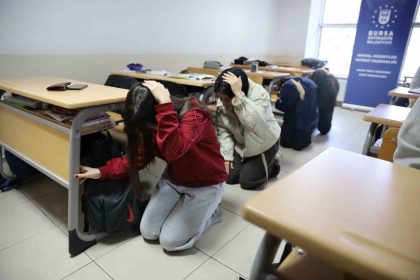 yks-hazirlik-merkezinde-deprem-ve-tahliye-tatbikati