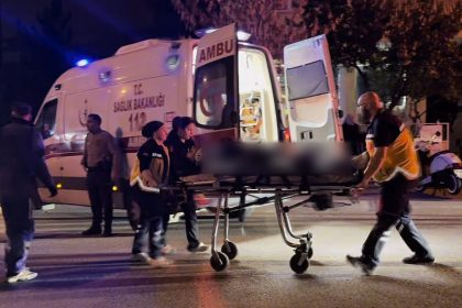 yola-kontrolsuz-cikan-otomobil-motosikletle-carpisti-1-yarali