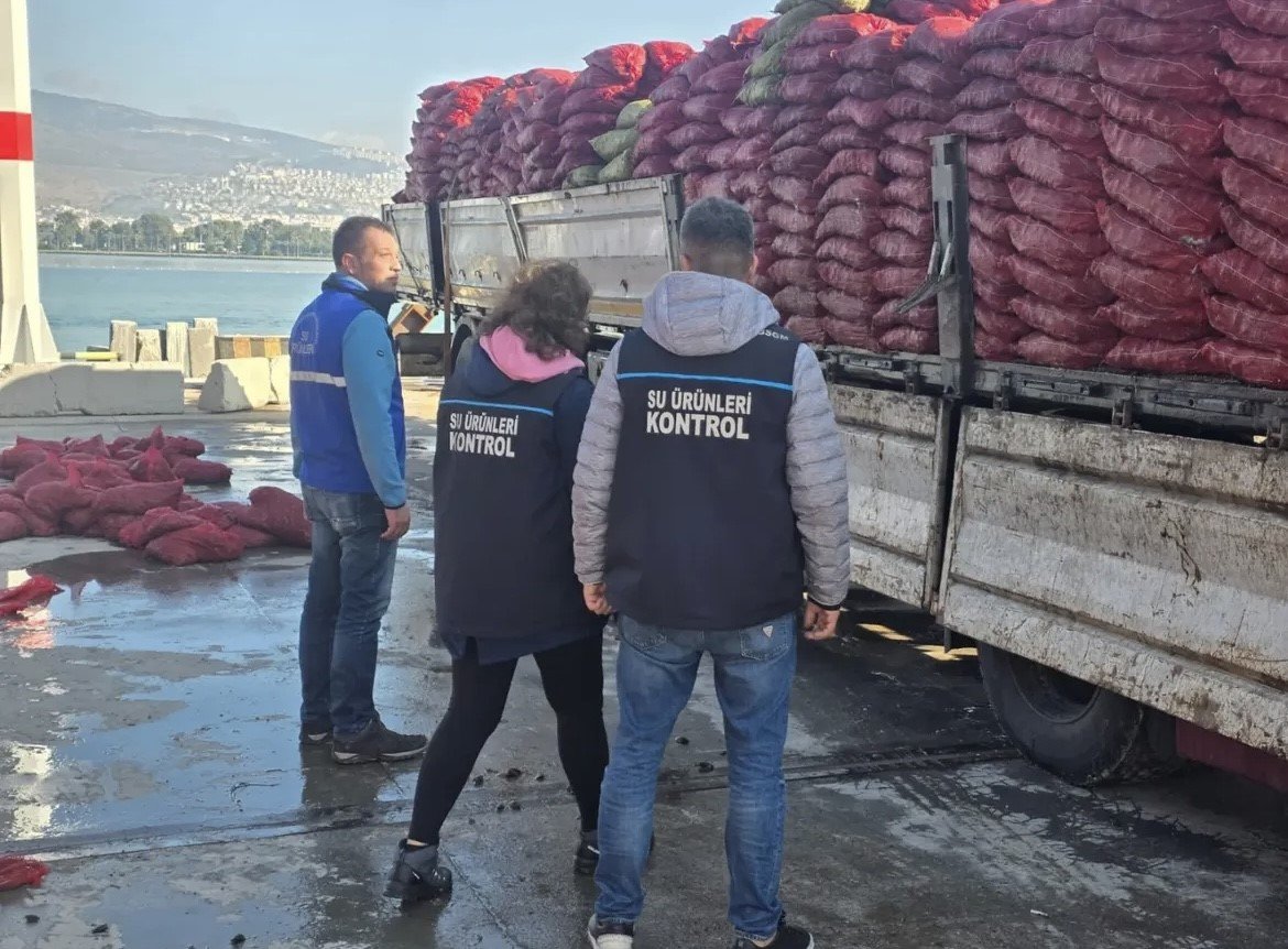 27-ton-belgesiz-kara-midyesi-ele-gecirildi