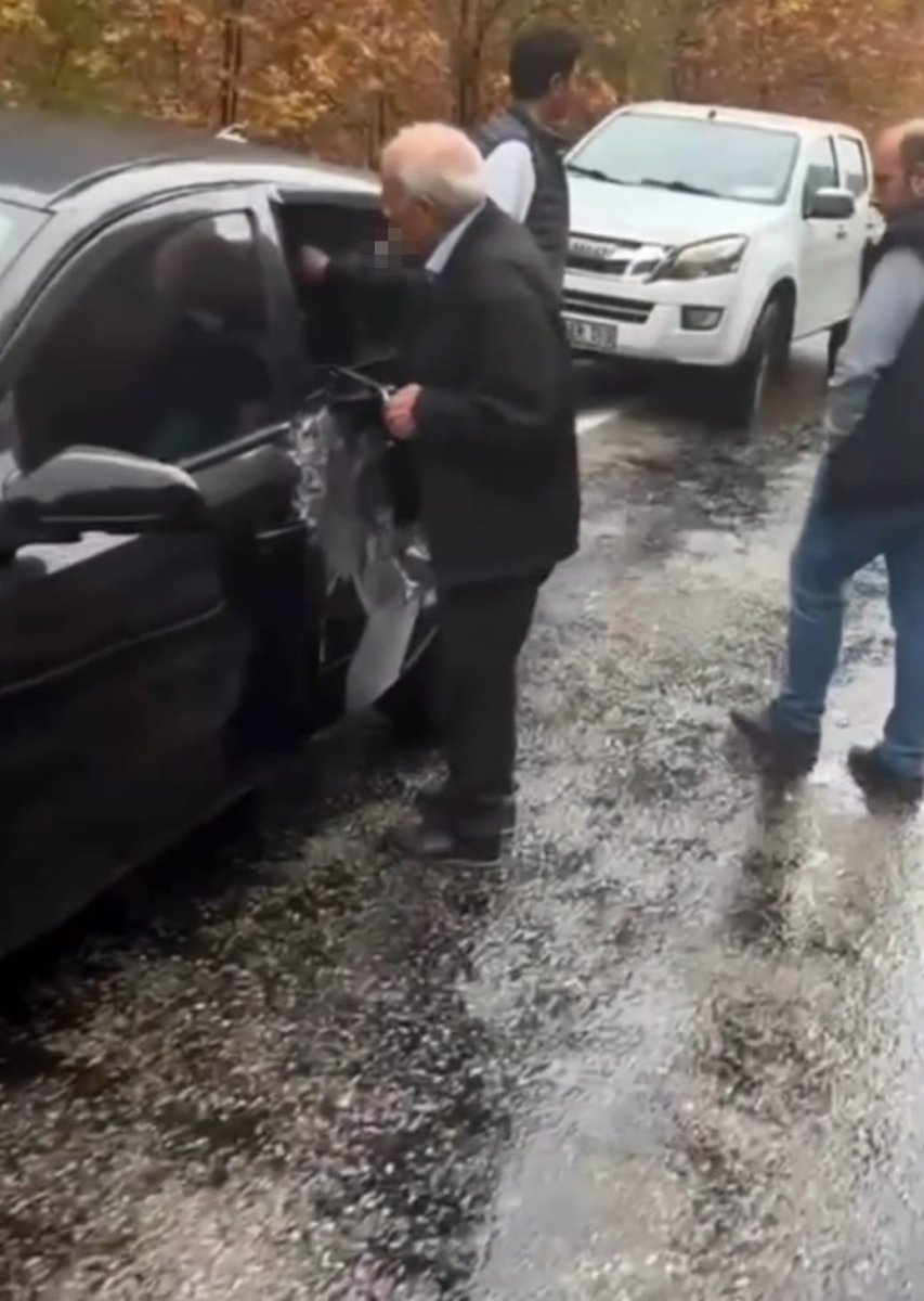 4-ogretmenin-hayatini-kaybettigi-yola-yine-kaya-parcasi-dustu-bir-otomobil-hasar-gordu