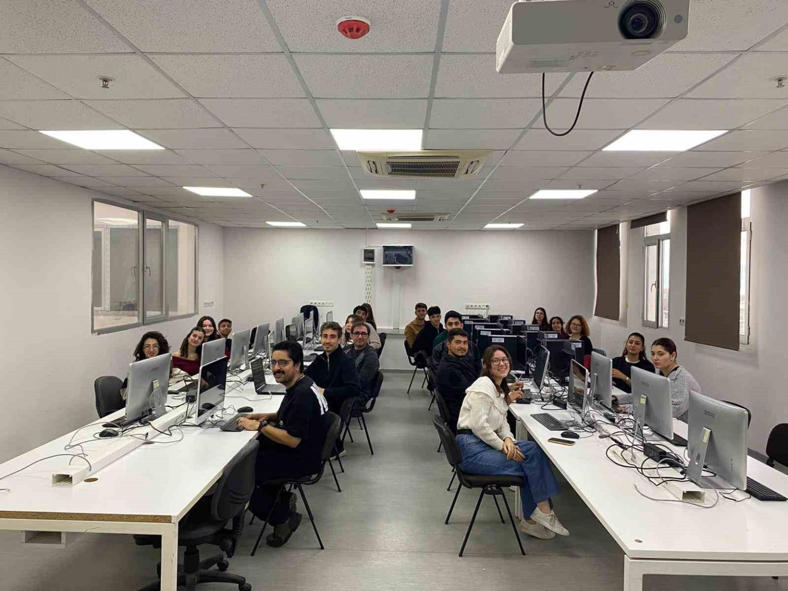 adude-bilgisayar-labaratuvari-yenilendi