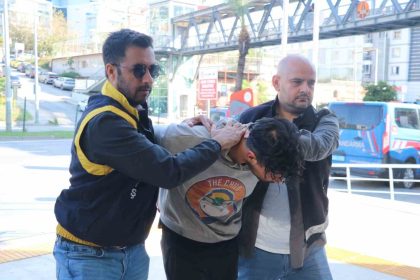 alanyada-sokakta-bir-kadina-yumruk-atip-makasla-yuzunu-yaralayan-sahis-tutuklandi