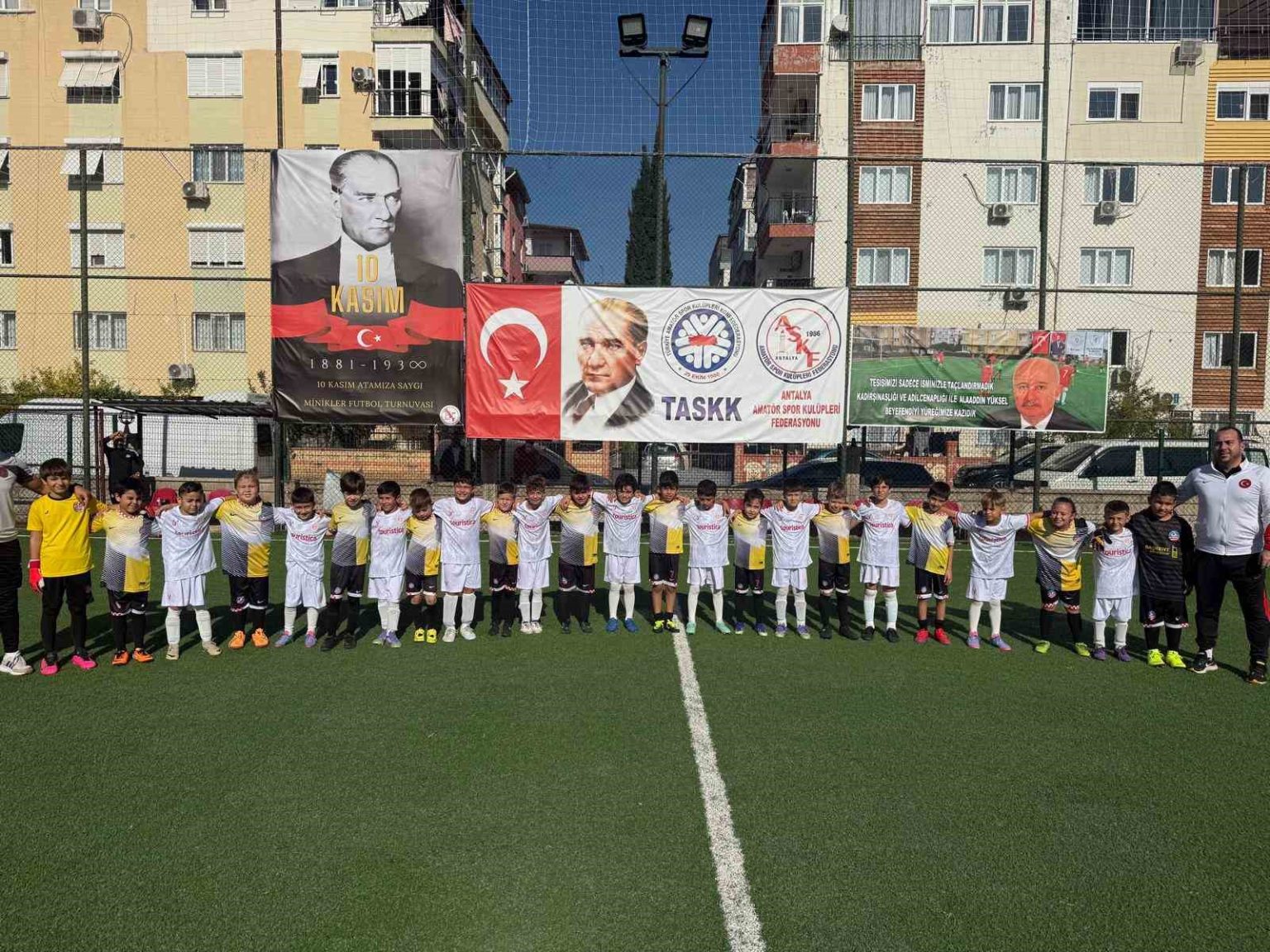 antalyada-u11-ve-u12-ligleri-vali-alaaddin-yuksel-futbol-sezonu-adiyla-oynanacak