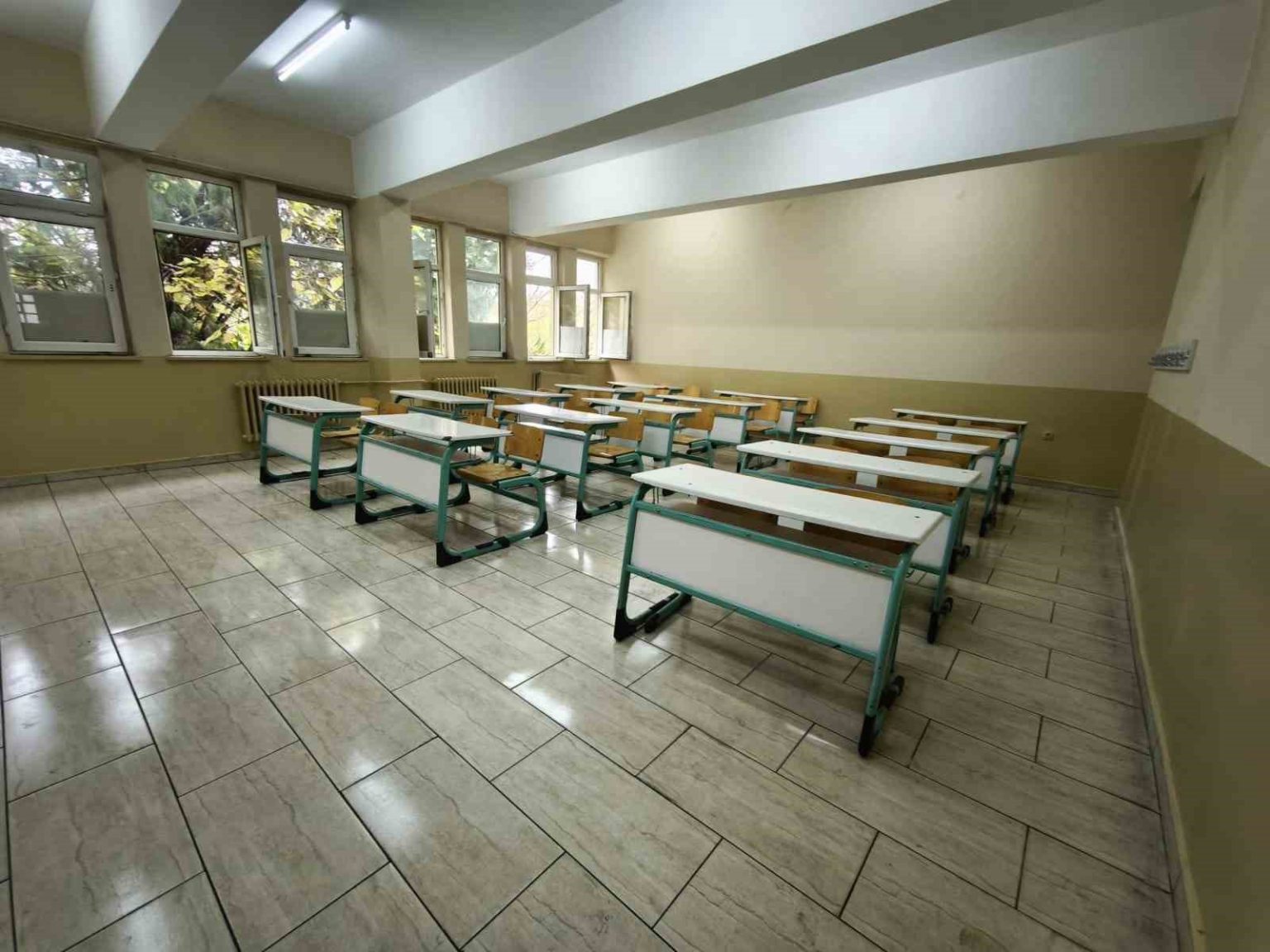 atil-durumdaki-okul-yeniden-hayat-buldu