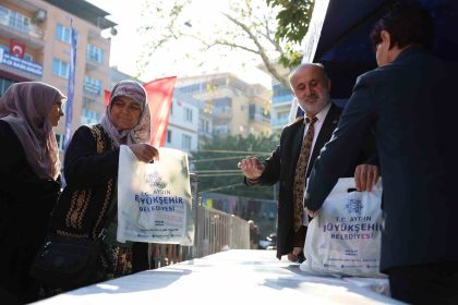 aydin-buyuksehirin-kislik-fideleri-incirliovada-vatandaslara-dagitildi