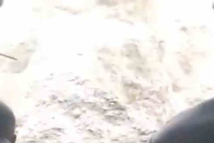 batmanda-insaat-alaninda-beton-kaliplar-coktu-2-yarali