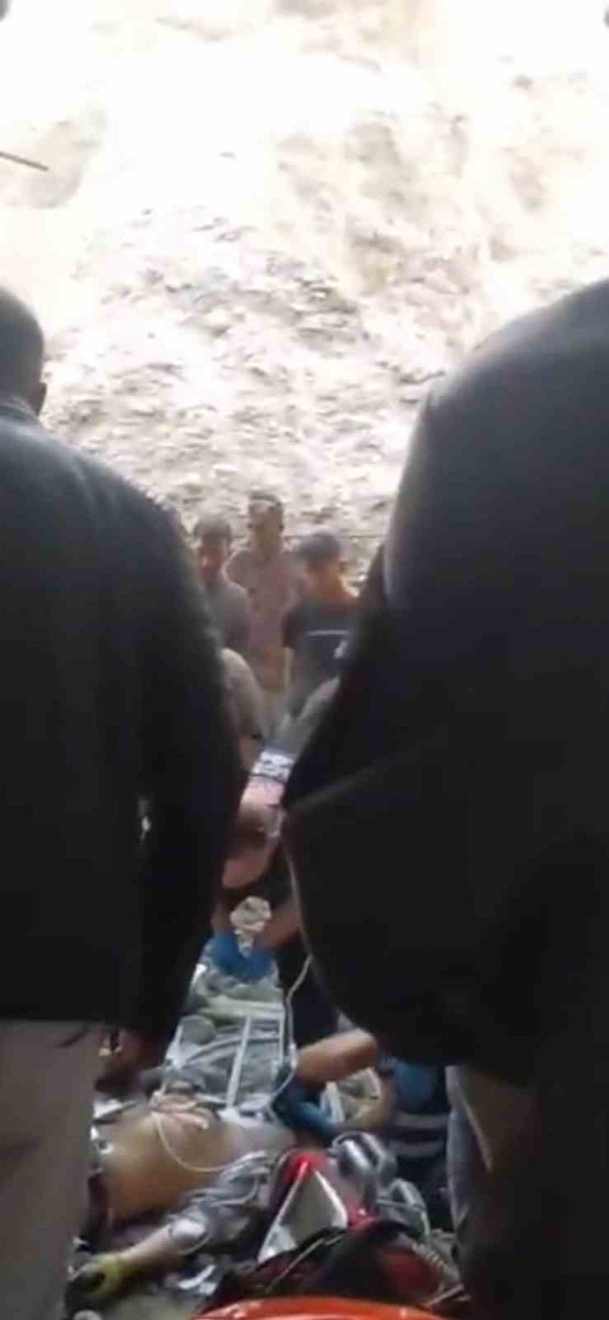 batmanda-insaat-alaninda-beton-kaliplar-coktu-2-yarali