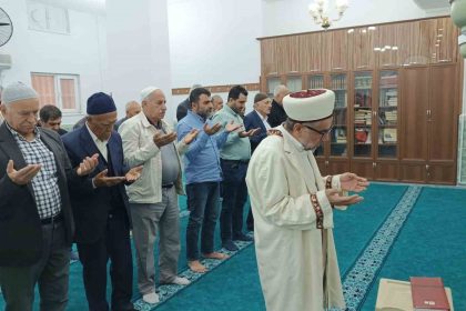 batmanda-tum-camilerde-yagmur-duasi-ciftciler-ve-vatandaslar-kuraklik-endisesiyle-dua-etti