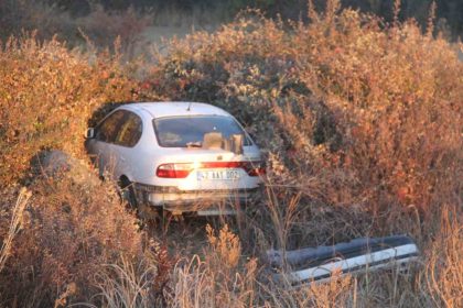 beysehirde-otomobil-araziye-savruldu-2-yarali