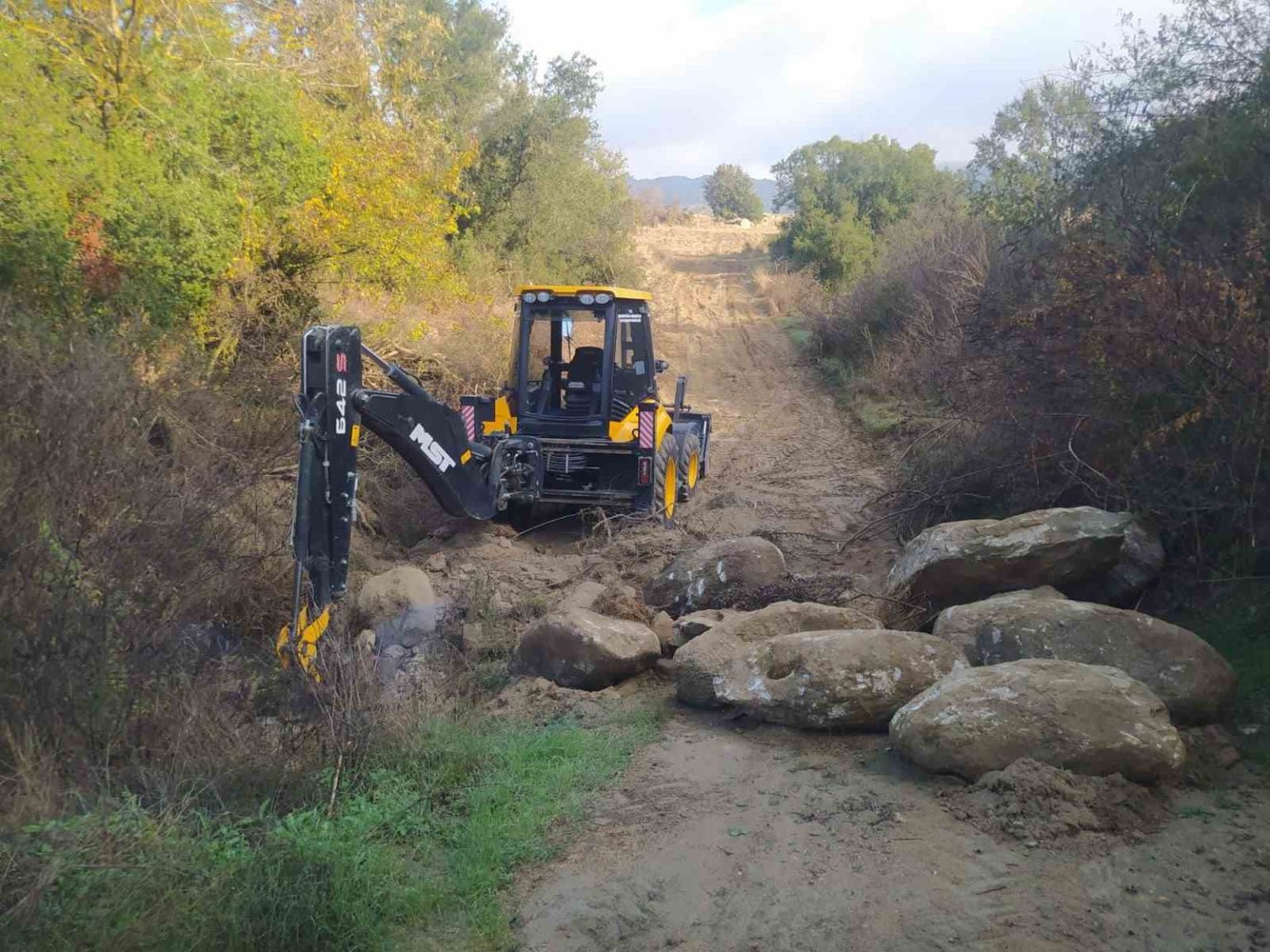 bozdoganda-arazi-yollarinda-calismalar-suruyor