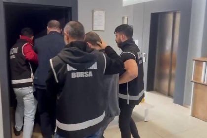 bursa-merkezli-dev-operasyon-11-ilde-es-zamanli-change-arac-baskini