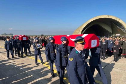 bursali-sehitler-yenisehir-havalimanina-getirildi