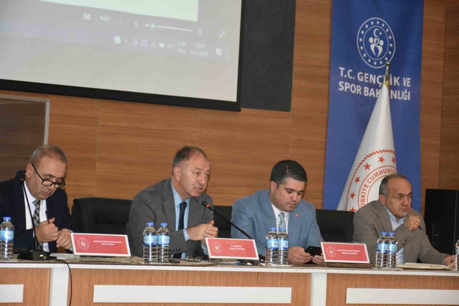 cakmur-basarilarimizi-takim-ruhu-ile-elde-ediyoruz