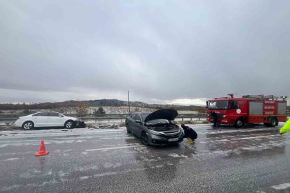 corumda-dolu-yagisi-kazaya-neden-oldu-10-yarali