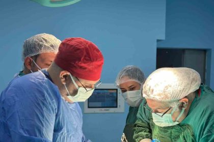 derecik-devlet-hastanesinde-ilk-guatr-ameliyati-basariyla-gerceklestirildi