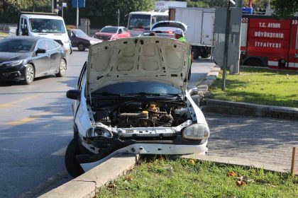 direksiyon-hakimiyeti-kaybolan-ehliyetsiz-surucu-refuje-carpti