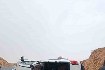 elazigda-kaygan-yolda-kamyonet-devrildi