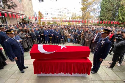 eskisehirli-sehit-ustegmen-emre-mercan-gozyaslariyla-son-yolculuguna-ugurlandi