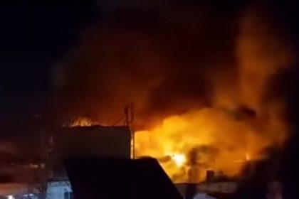 fabrika-yerleskesinde-cikan-yanginda-6-isyeri-zarar-gordu