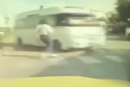 genc-kiz-ezilmekten-son-anda-kurtuldu