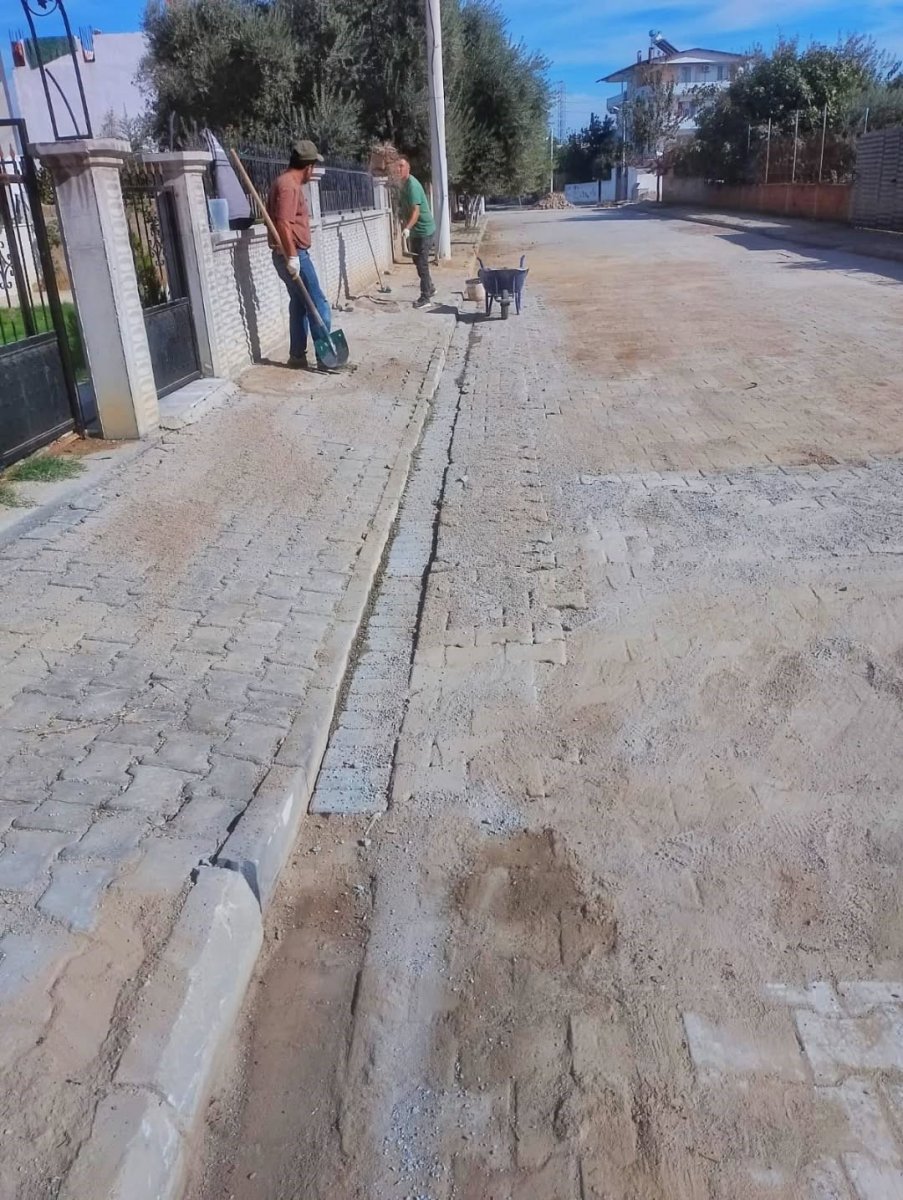 germencikte-yol-yenileme-calismalari-suruyor