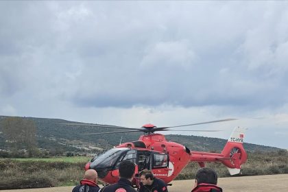 gokceadada-rahatsizlanan-iki-hasta-helikopter-ambulansla-canakkaleye-sevk-edildi
