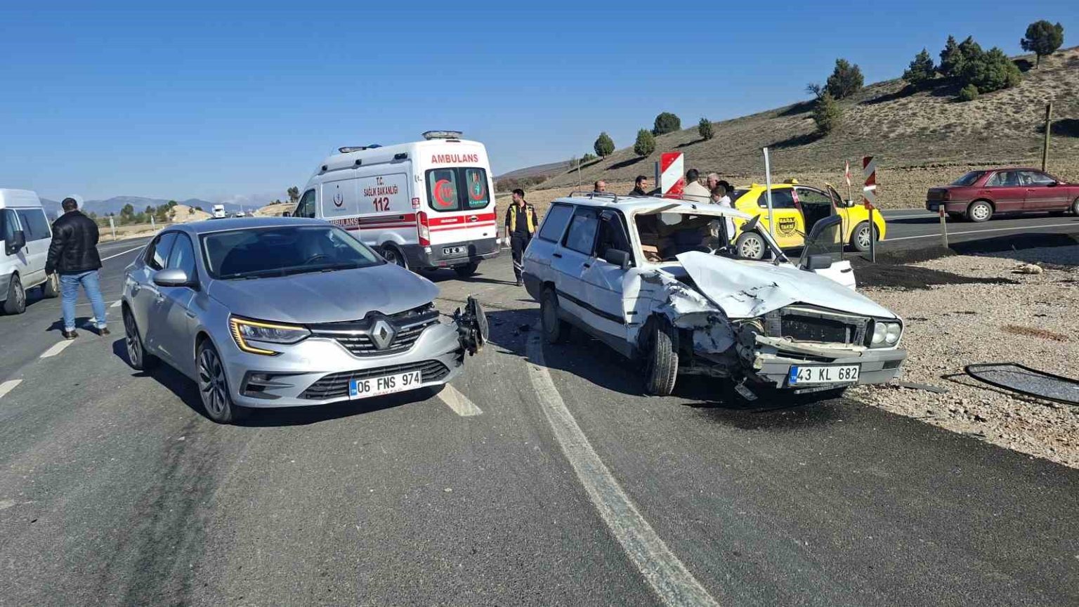 hisarcikta-iki-otomobil-carpisti-1-yarali