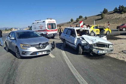 hisarcikta-iki-otomobil-carpisti-1-yarali