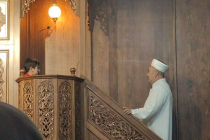 imam-hatipten-ornek-davranis