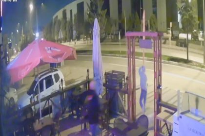 isyerine-defalarca-giren-hirsizi-sopayla-kovaladi-o-anlar-kamerada