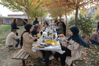 kadinlar-atolyede-atiklari-donusturuyor