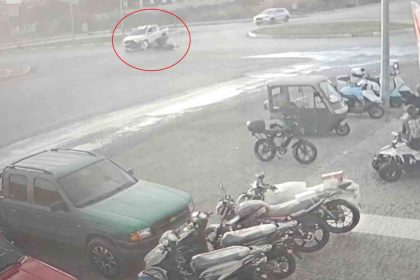 kamyonetle-carpisip-motosikletiyle-25-metre-suruklendi-kask-sayesinde-hayata-tutundu