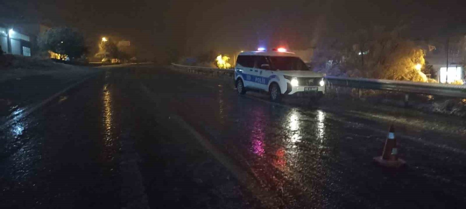 kar-ve-tipi-etkisini-artirdi-kara-yollari-trafige-kapatildi