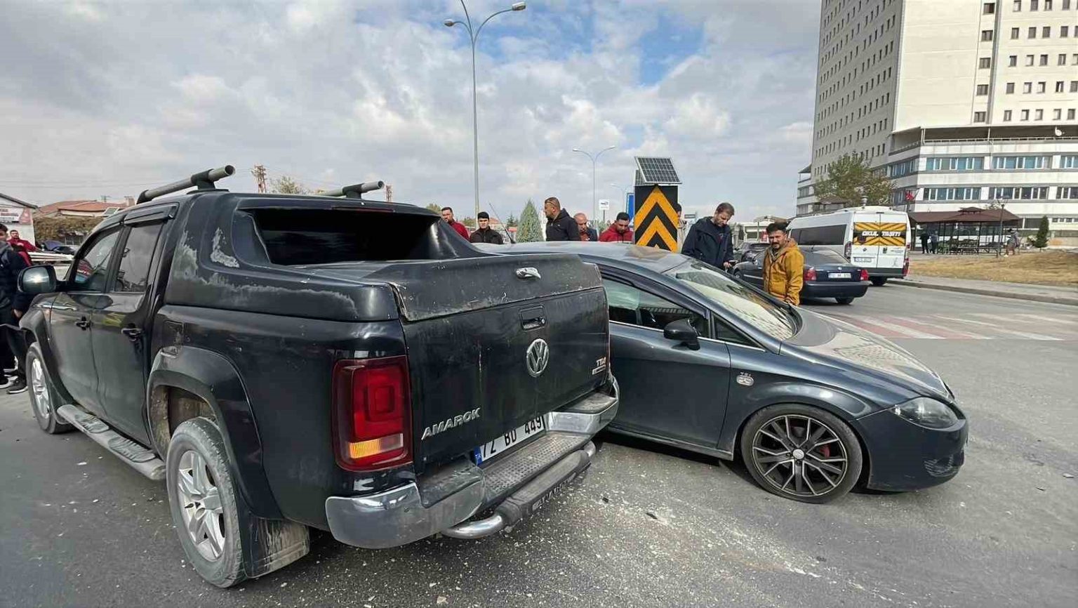 karamanda-pikap-kamyonetle-otomobil-carpisti-1-yarali