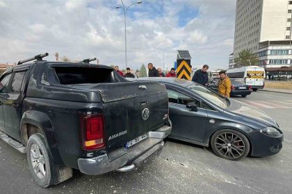 karamanda-pikap-kamyonetle-otomobil-carpisti-1-yarali