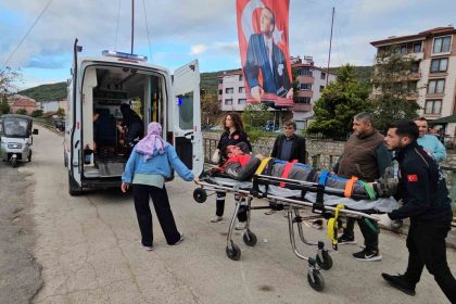 kasksiz-motosiklet-surucusu-kazada-yaralandi