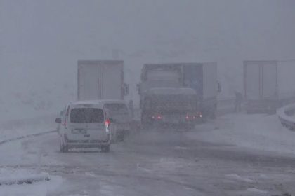 kop-dagi-gecidi-yeniden-beyaza-burundu