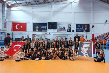 koycegizli-minikler-voleybolda-sampiyon-oldu