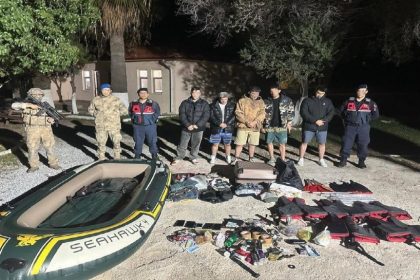 kusadasinda-yasa-disi-gecis-hazirligindaki-5-duzensiz-gocmen-yakalandi