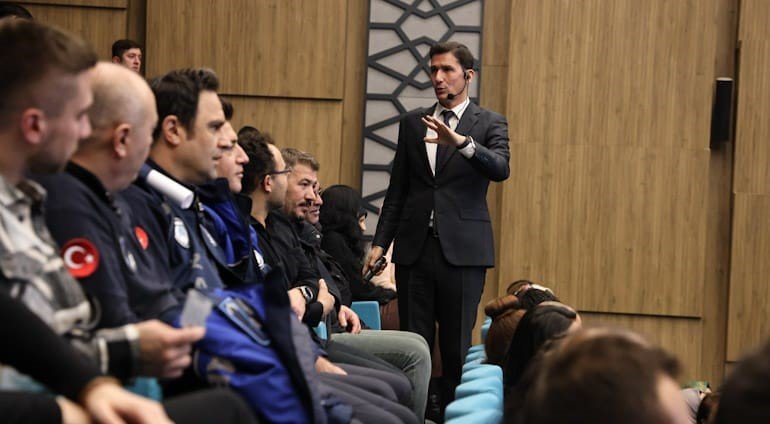 kutahya-belediyesinden-personeline-etkili-iletisim-davranis-bicimleri-egitimi