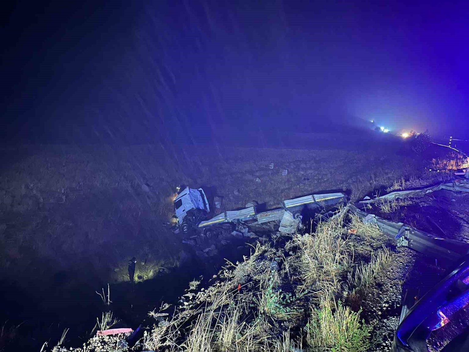 malatyada-sarampole-devrilen-cekicinin-surucusu-hayatini-kaybetti