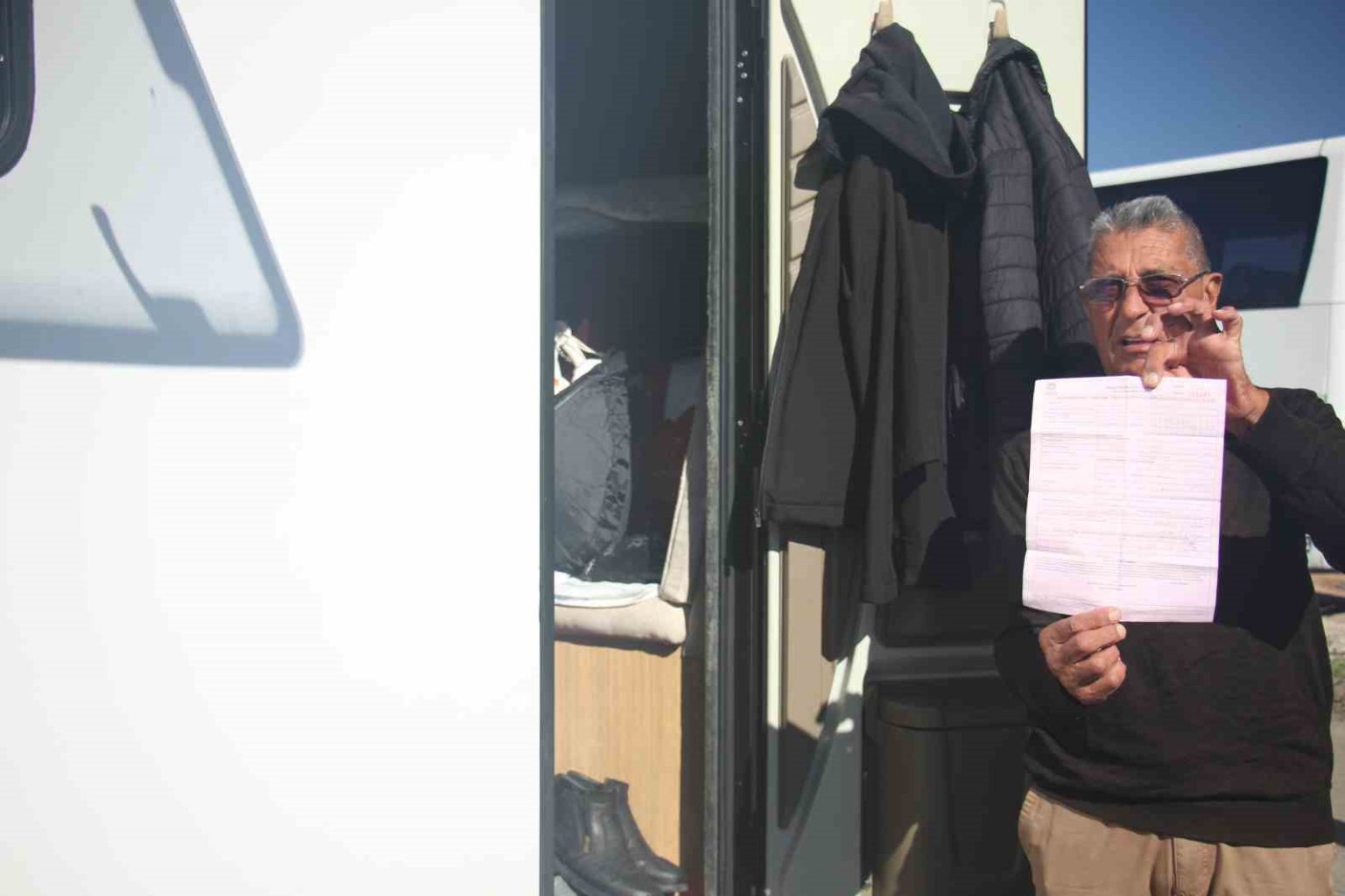 marmariste-karavanda-yasayan-emekliye-belediyeden-barinma-tutanagi-soku