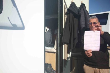 marmariste-karavanda-yasayan-emekliye-belediyeden-barinma-tutanagi-soku