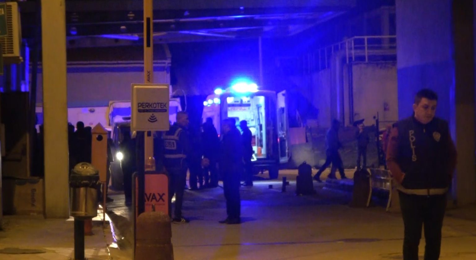 otomobil-belediyeye-ait-kamyona-arkadan-carpti-1i-bebek-3-yarali