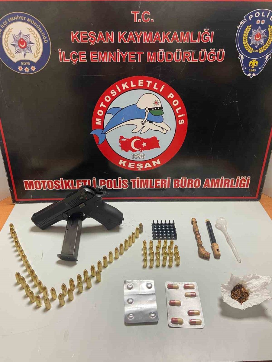 polisin-durdurdugu-aracta-uyusturucu-tabanca-ve-mermi-ele-gecirildi