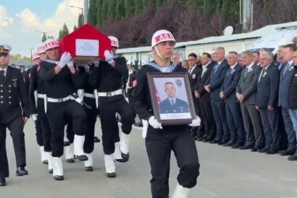 sakaryali-sehit-kocaeli-cengiz-topel-havalimaninda-torenle-karsilandi