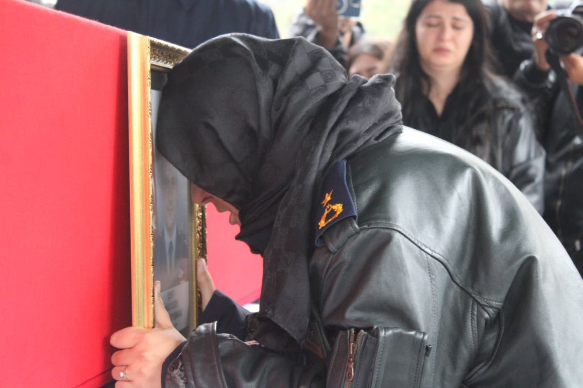 sehit-esini-askeri-montuyla-son-yolculuguna-ugurladi