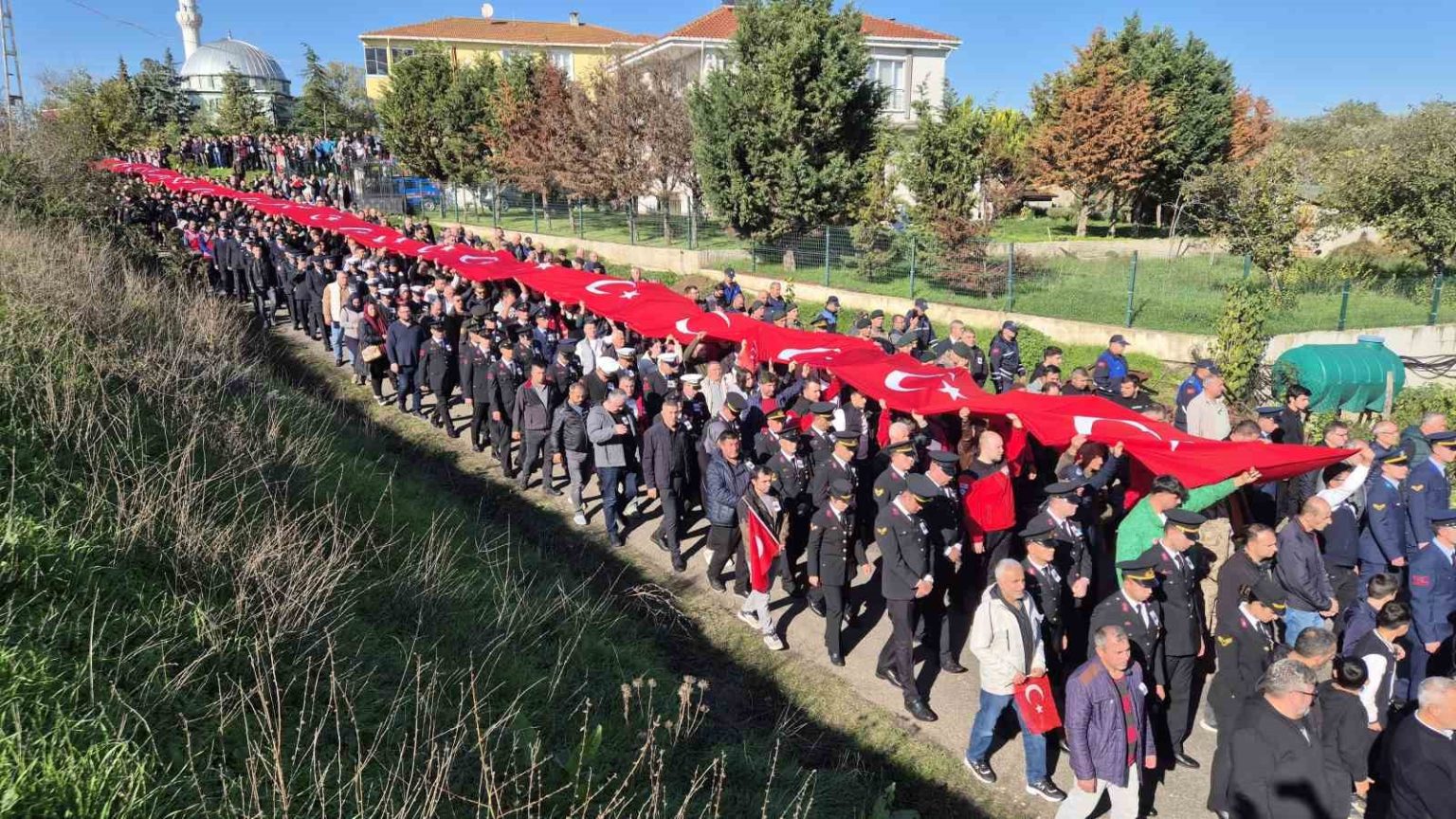 tekirdagli-sehit-ilker-aykut-son-yolculuguna-ugurlandi-esi-ve-oglu-askeri-kiyafet-giydi