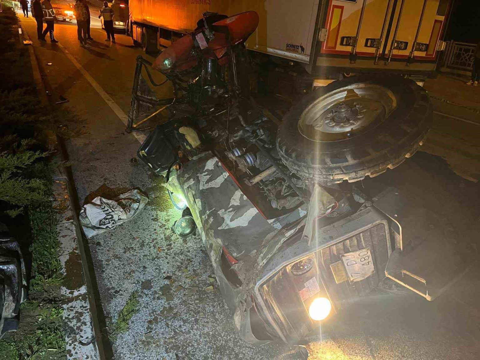 tir-ile-traktorun-carpistigi-kazada-kari-koca-hayatini-kaybetti