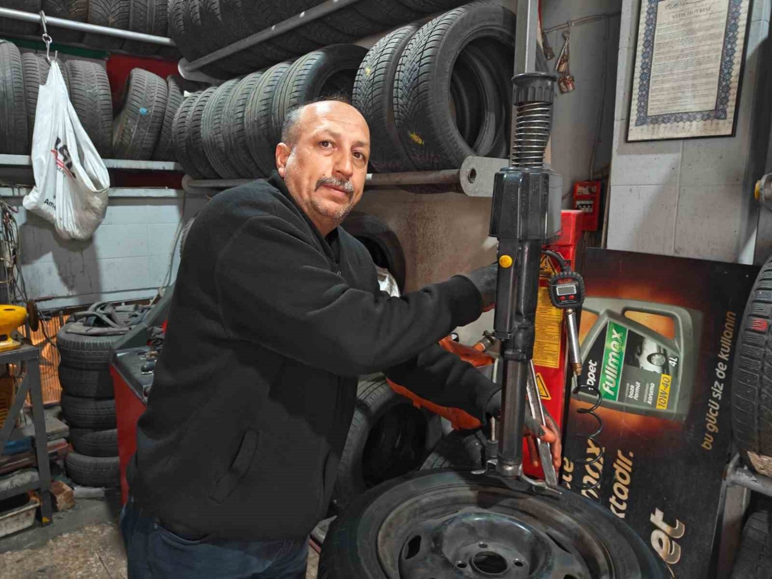 ustasindan-kis-lastigi-uyarisi-can-guvenligimiz-icin-lastiklerimizi-taktiralim